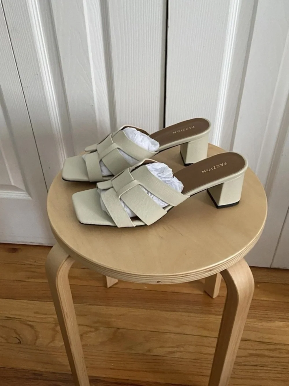 Ecru Leather Block Heel Sandal Size 10